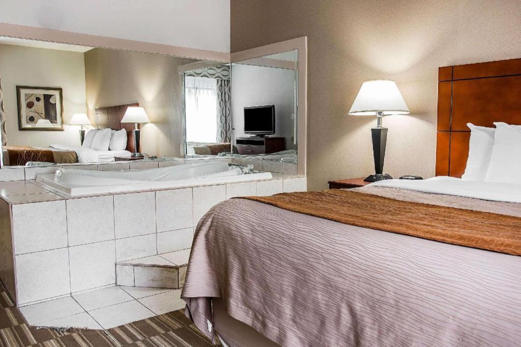 Comfort Inn & Suites University South Енн-Арбор Екстер'єр фото